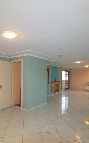 Casa à venda com 250m², 3 quartos e 4 vagas Casa à venda com 250m², 3 quartos e 4 vagasSalão de Festas