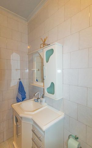 Casa à venda com 250m², 3 quartos e 4 vagas Casa à venda com 250m², 3 quartos e 4 vagasBanheiro Suíte 2