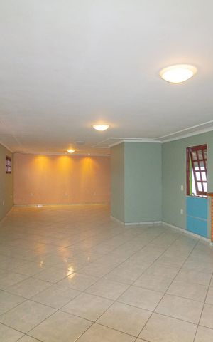 Casa à venda com 250m², 3 quartos e 4 vagas Casa à venda com 250m², 3 quartos e 4 vagasSalão de Festas
