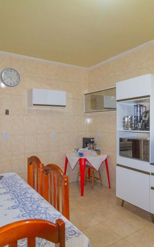 Casa à venda com 250m², 3 quartos e 4 vagas Casa à venda com 250m², 3 quartos e 4 vagasCozinha
