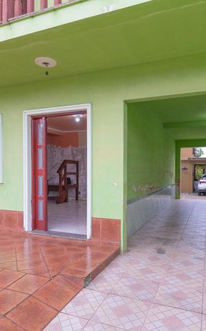 Casa à venda com 250m², 3 quartos e 4 vagas Casa à venda com 250m², 3 quartos e 4 vagasEntrada