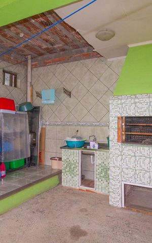 Casa à venda com 250m², 3 quartos e 4 vagas Casa à venda com 250m², 3 quartos e 4 vagasChurrasqueira e Area de Serviço