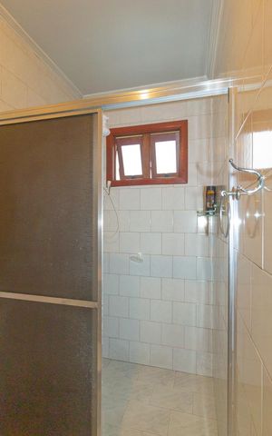 Casa à venda com 250m², 3 quartos e 4 vagas Casa à venda com 250m², 3 quartos e 4 vagasBanheiro Suíte 2