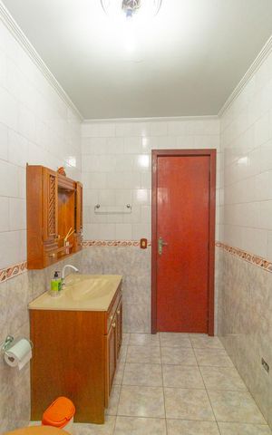 Casa à venda com 250m², 3 quartos e 4 vagas Casa à venda com 250m², 3 quartos e 4 vagasBanheiro da Suíte 1
