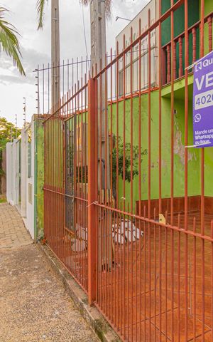 Casa à venda com 250m², 3 quartos e 4 vagas Casa à venda com 250m², 3 quartos e 4 vagasPlaquinha