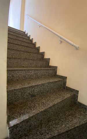 Apartamento para alugar com 100m², 2 quartos e 2 vagas Apartamento para alugar com 100m², 2 quartos e 2 vagasEscada