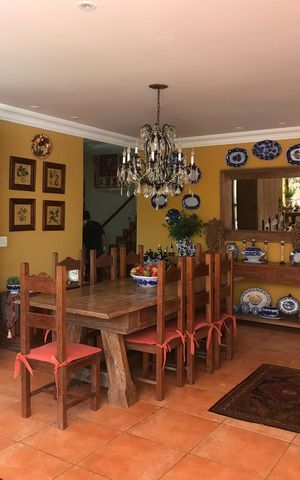 Casa à venda com 570m², 4 quartos e 4 vagas Casa à venda com 570m², 4 quartos e 4 vagassala