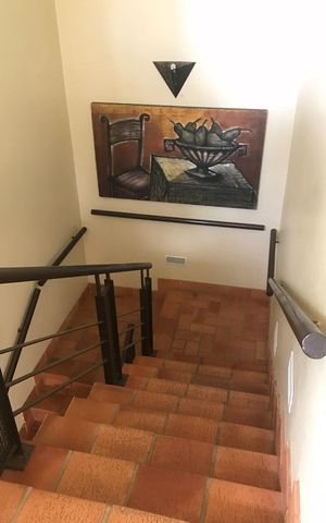 Casa à venda com 570m², 4 quartos e 4 vagas Casa à venda com 570m², 4 quartos e 4 vagasescada