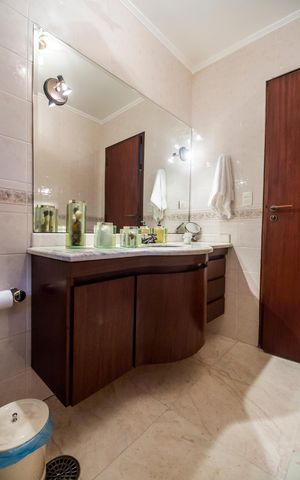 Casa de condomínio à venda com 503m², 4 quartos e 3 vagas Casa de condomínio à venda com 503m², 4 quartos e 3 vagasBanheiro Social
