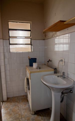 Casa à venda com 288m², 4 quartos e 2 vagas Casa à venda com 288m², 4 quartos e 2 vagasDespensa - Banheiro