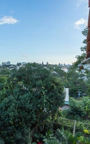 Casa à venda com 344m², 4 quartos e 3 vagas Casa à venda com 344m², 4 quartos e 3 vagasVista