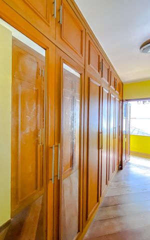 Casa à venda com 318m², 5 quartos e 3 vagasQuarto 4 - Suíte