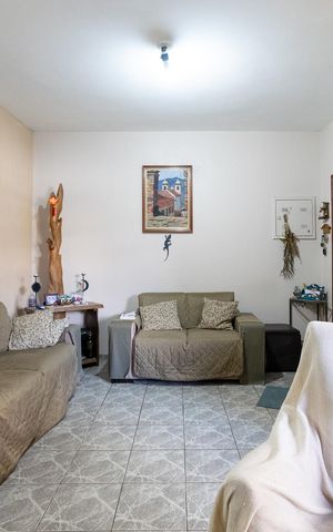 Casa à venda com 270m², 4 quartos e 2 vagas Casa à venda com 270m², 4 quartos e 2 vagasSala