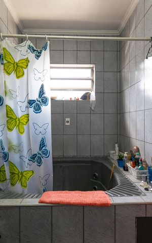 Casa à venda com 270m², 4 quartos e 2 vagas Casa à venda com 270m², 4 quartos e 2 vagasBanheiro da Suíte 1