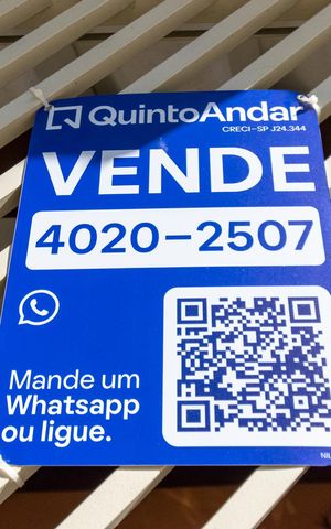 Casa à venda com 270m², 4 quartos e 2 vagas Casa à venda com 270m², 4 quartos e 2 vagasFachada