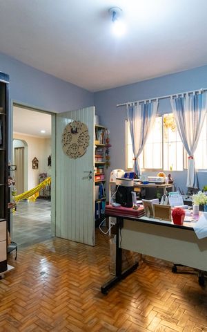 Casa à venda com 270m², 4 quartos e 2 vagas Casa à venda com 270m², 4 quartos e 2 vagasQuarto 2 da casa 2