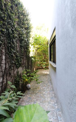 Casa de condomínio à venda com 176m², 2 quartos e 2 vagasCorredor lateral