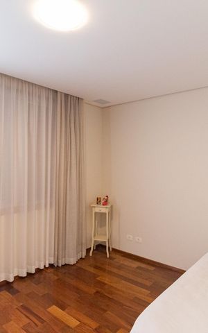Casa de condomínio à venda com 370m², 4 quartos e 4 vagas Casa de condomínio à venda com 370m², 4 quartos e 4 vagasSuíte 3