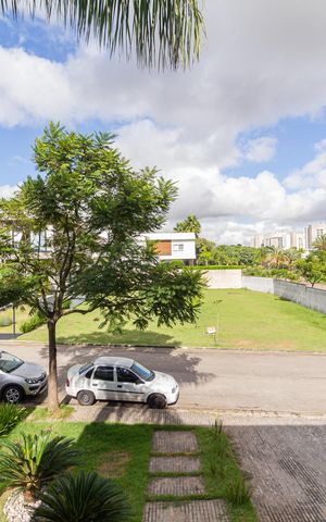 Casa de condomínio à venda com 370m², 4 quartos e 4 vagas Casa de condomínio à venda com 370m², 4 quartos e 4 vagasVista