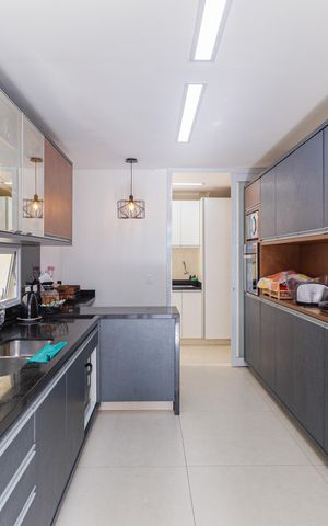 Casa de condomínio à venda com 370m², 4 quartos e 4 vagas Casa de condomínio à venda com 370m², 4 quartos e 4 vagasCozinha