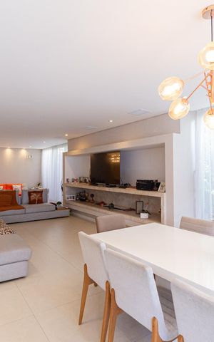 Casa de condomínio à venda com 370m², 4 quartos e 4 vagas Casa de condomínio à venda com 370m², 4 quartos e 4 vagasSala