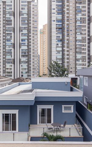 Casa de condomínio à venda com 370m², 4 quartos e 4 vagas Casa de condomínio à venda com 370m², 4 quartos e 4 vagasVista