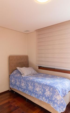 Casa de condomínio à venda com 370m², 4 quartos e 4 vagas Casa de condomínio à venda com 370m², 4 quartos e 4 vagasSuíte 2