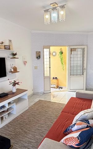 Casa à venda com 210m², 3 quartos e 3 vagas Casa à venda com 210m², 3 quartos e 3 vagasSala