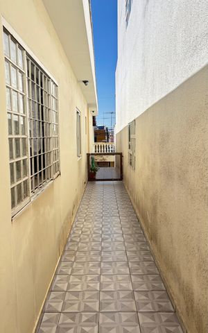 Casa à venda com 210m², 3 quartos e 3 vagas Casa à venda com 210m², 3 quartos e 3 vagasQuintal - Corredor
