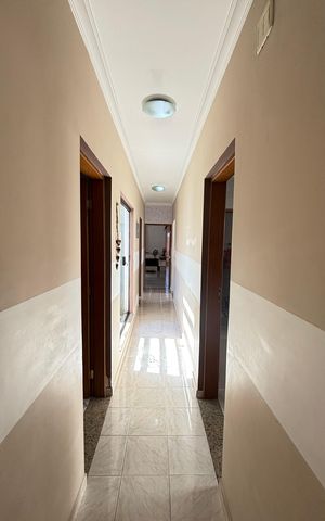 Casa à venda com 210m², 3 quartos e 3 vagas Casa à venda com 210m², 3 quartos e 3 vagasCorredor