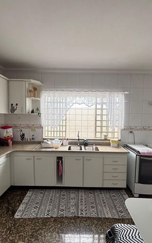 Casa à venda com 210m², 3 quartos e 3 vagas Casa à venda com 210m², 3 quartos e 3 vagasCozinha