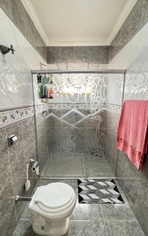 Casa à venda com 210m², 3 quartos e 3 vagas Casa à venda com 210m², 3 quartos e 3 vagasBanheiro da Suíte