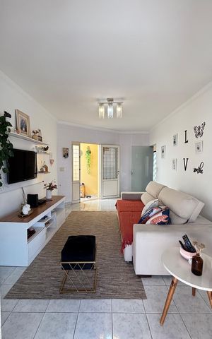 Casa à venda com 210m², 3 quartos e 3 vagas Casa à venda com 210m², 3 quartos e 3 vagasSala