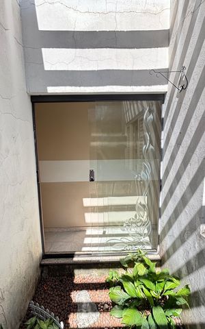 Casa à venda com 210m², 3 quartos e 3 vagas Casa à venda com 210m², 3 quartos e 3 vagasJardim de Inverno