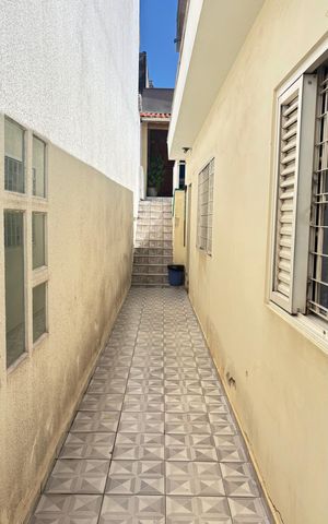 Casa à venda com 210m², 3 quartos e 3 vagas Casa à venda com 210m², 3 quartos e 3 vagasQuintal - Corredor