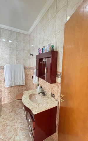 Casa à venda com 210m², 3 quartos e 3 vagas Casa à venda com 210m², 3 quartos e 3 vagasBanheiro