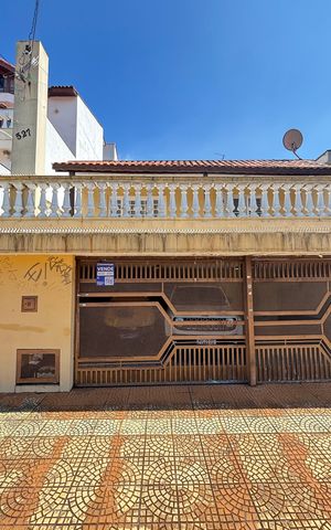 Casa à venda com 210m², 3 quartos e 3 vagas Casa à venda com 210m², 3 quartos e 3 vagasFachada e placa