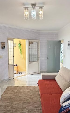Casa à venda com 210m², 3 quartos e 3 vagas Casa à venda com 210m², 3 quartos e 3 vagasSala