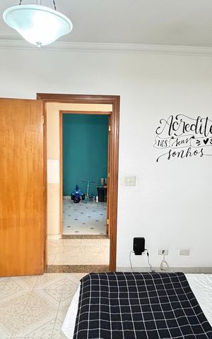 Casa à venda com 210m², 3 quartos e 3 vagas Casa à venda com 210m², 3 quartos e 3 vagasSuíte