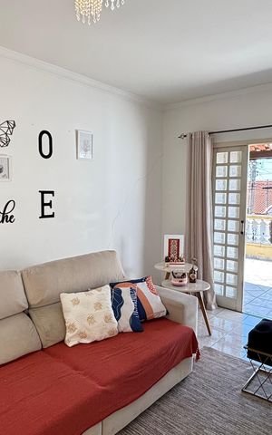 Casa à venda com 210m², 3 quartos e 3 vagas Casa à venda com 210m², 3 quartos e 3 vagasSala
