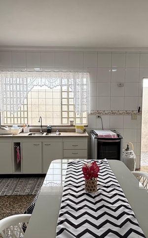 Casa à venda com 210m², 3 quartos e 3 vagas Casa à venda com 210m², 3 quartos e 3 vagasCozinha