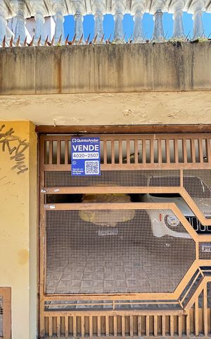 Casa à venda com 210m², 3 quartos e 3 vagas Casa à venda com 210m², 3 quartos e 3 vagasFachada e placa