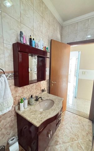 Casa à venda com 210m², 3 quartos e 3 vagas Casa à venda com 210m², 3 quartos e 3 vagasBanheiro