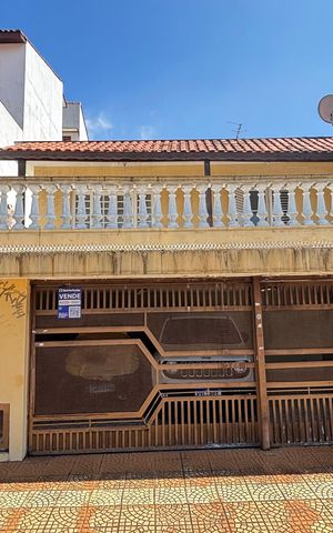 Casa à venda com 210m², 3 quartos e 3 vagas Casa à venda com 210m², 3 quartos e 3 vagasFachada e placa