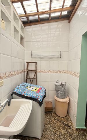 Casa à venda com 210m², 3 quartos e 3 vagas Casa à venda com 210m², 3 quartos e 3 vagasÁrea de Serviço - Despensa