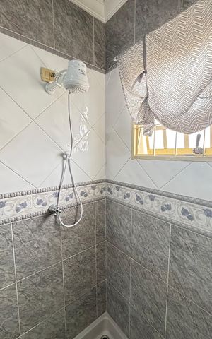 Casa à venda com 210m², 3 quartos e 3 vagas Casa à venda com 210m², 3 quartos e 3 vagasBanheiro da Suíte