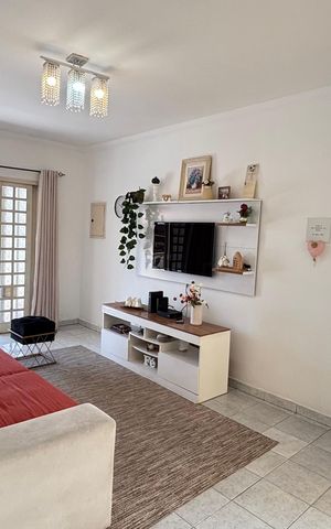 Casa à venda com 210m², 3 quartos e 3 vagas Casa à venda com 210m², 3 quartos e 3 vagasSala