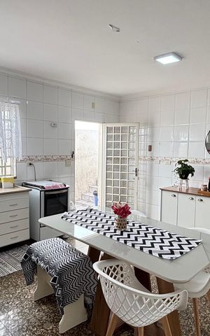 Casa à venda com 210m², 3 quartos e 3 vagas Casa à venda com 210m², 3 quartos e 3 vagasCozinha
