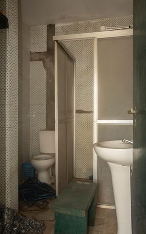 Casa à venda com 660m², 3 quartos e 3 vagasBanheiro da Piscina