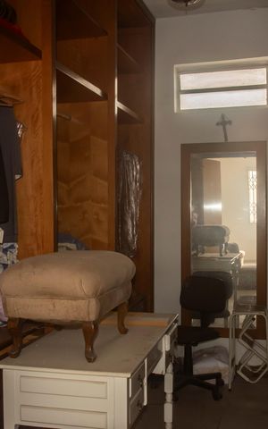 Casa à venda com 660m², 3 quartos e 3 vagasSuíte - Closet